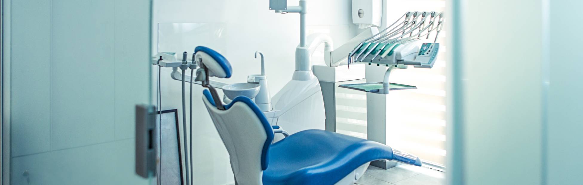 An image showing a dentist office interior